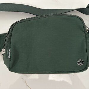 Lululemon Everywhere Belt Bag NWOT